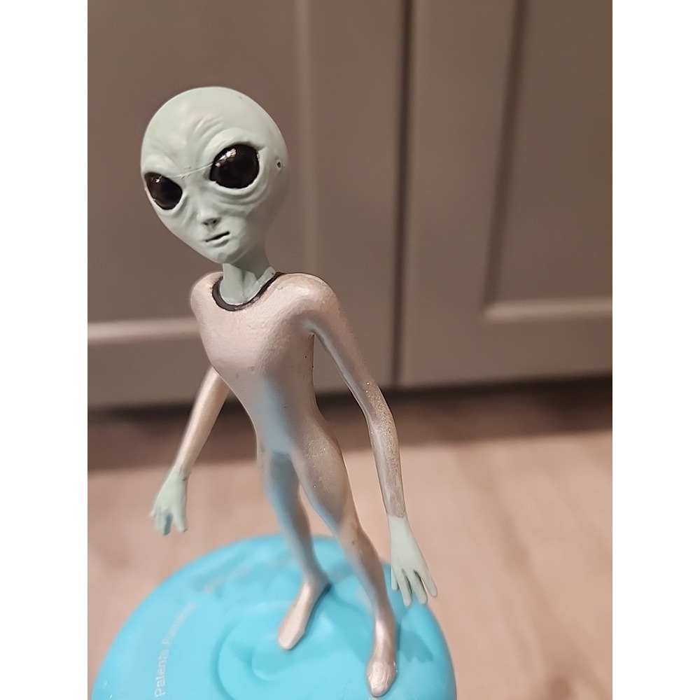1996 SHADOWBOX GREY ALIEN FIGURE - 4" TALL - GREAT CONDITION - NO PACKAGING - Picture 3 of 6